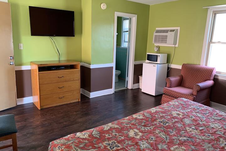 1 King Bed (4 of 12)