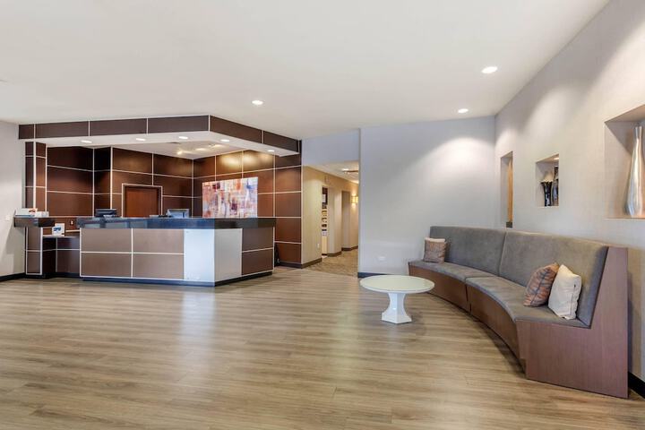 Entrance & Lobby