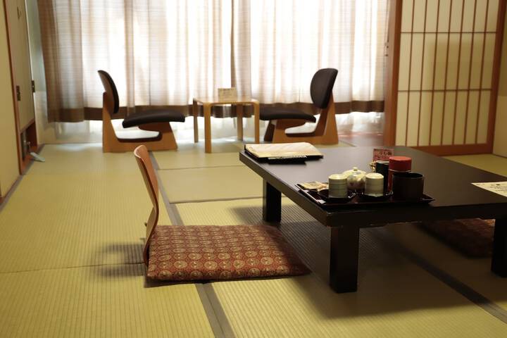 Room 13 of 40
