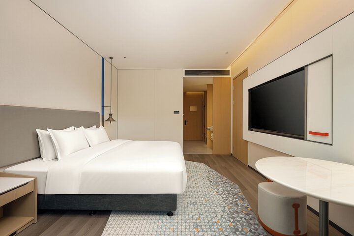 Room 9 of 77