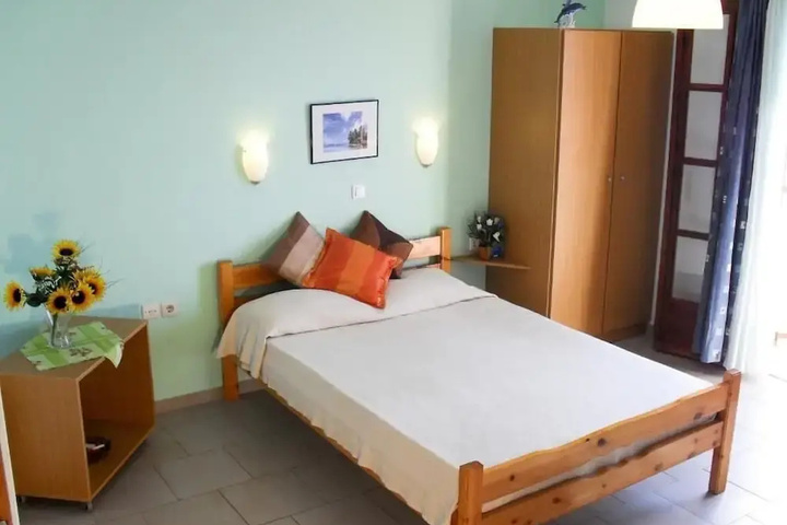Room 5 of 14