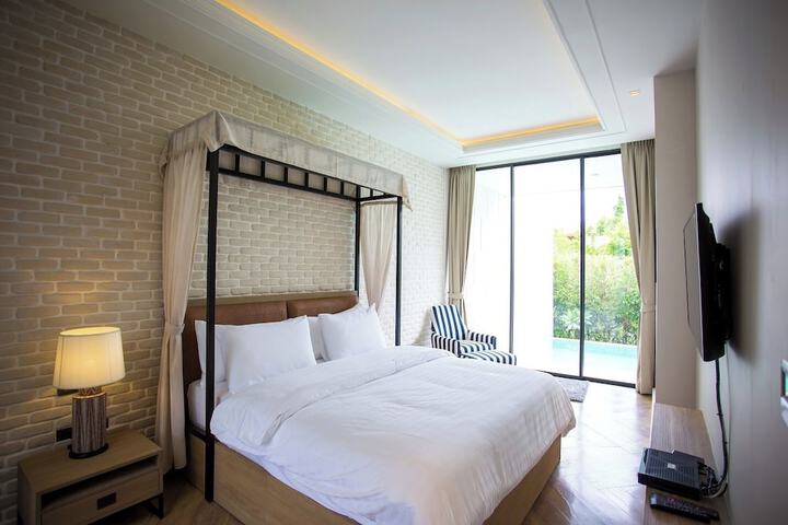 Room 25 of 174