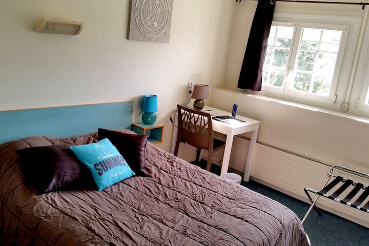 Room 4 of 9