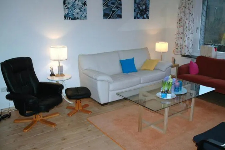 Room 4 of 8