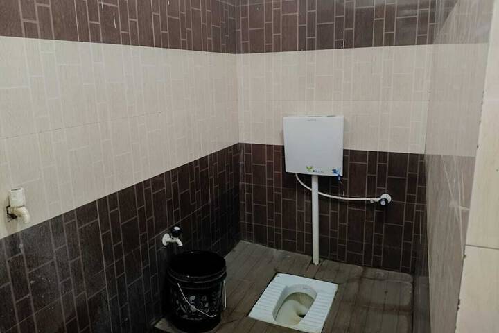 Room 8 of 12