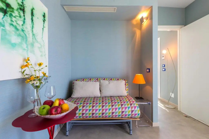 Room 2 of 11