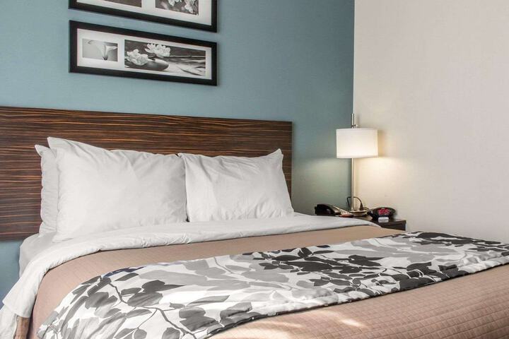 Room 10 of 27