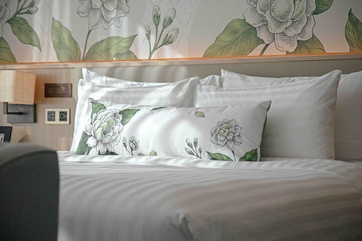 Room 27 of 165