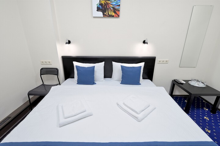 Room 4 of 40