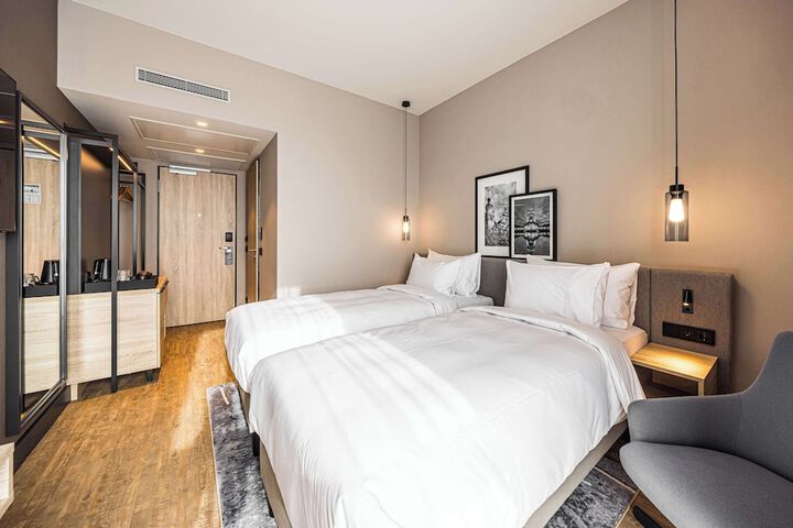 Room 26 of 108
