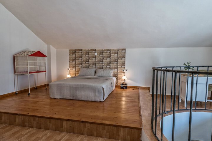 Room 4 of 24