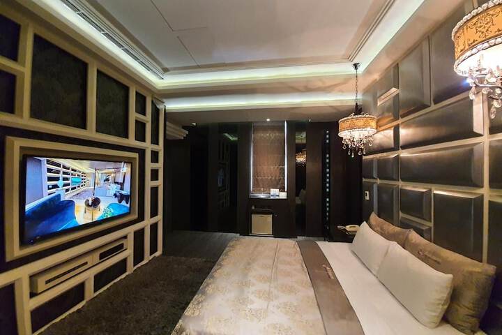 Room 18 of 63