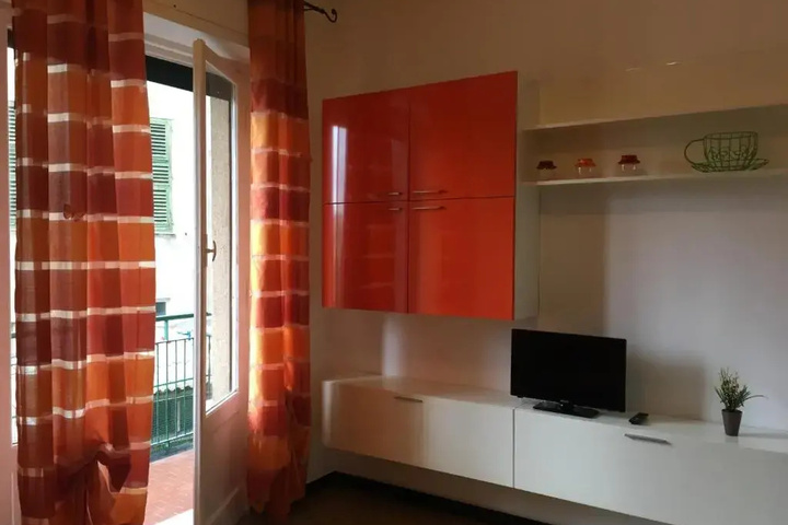 Room 4 of 12