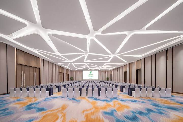 Ballroom/Hall 56 of 67