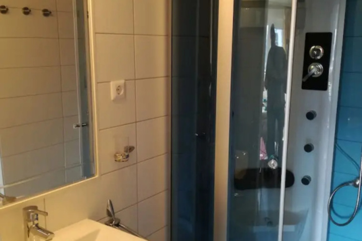 Room 8 of 20