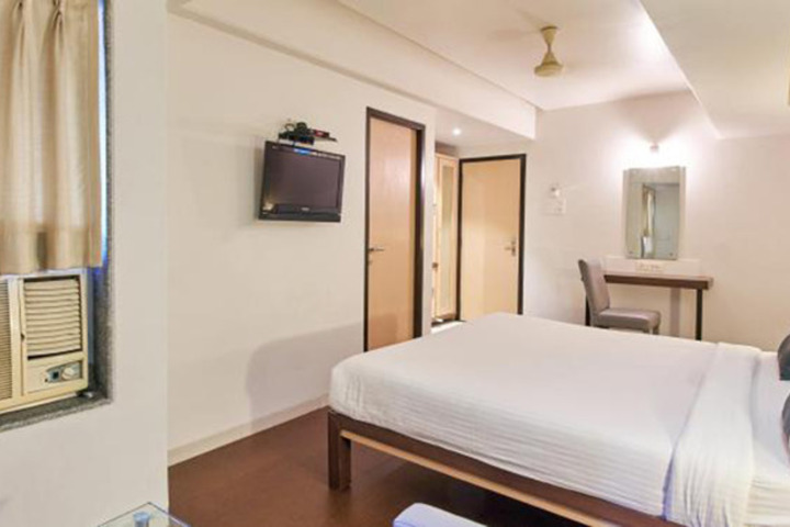Room 4 of 7