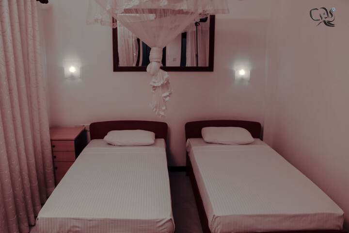 Room 6 of 33