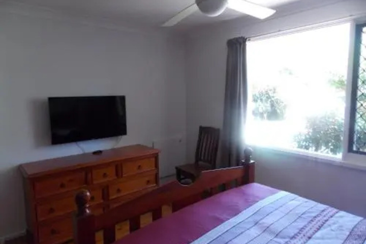 Room 5 of 16