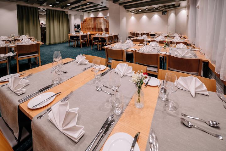 Dining 65 of 98