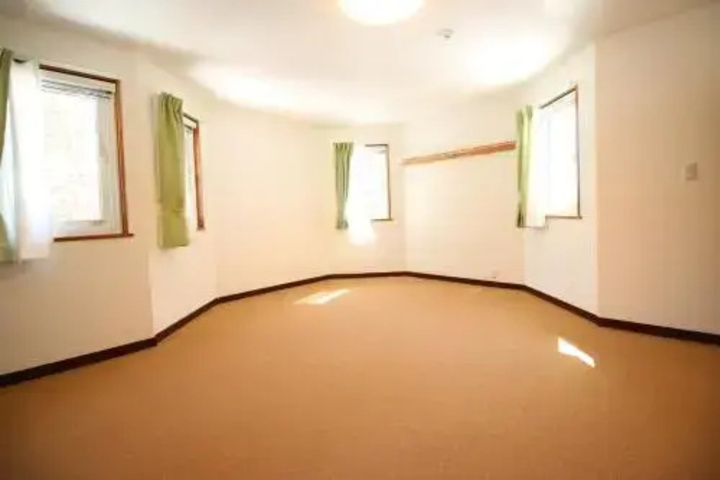 Room 6 of 9