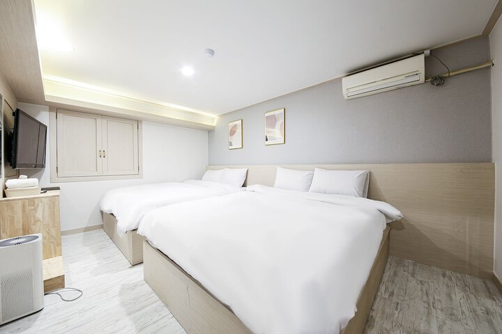 Room 18 of 33