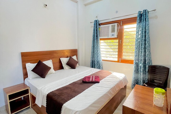 Room 2 of 6
