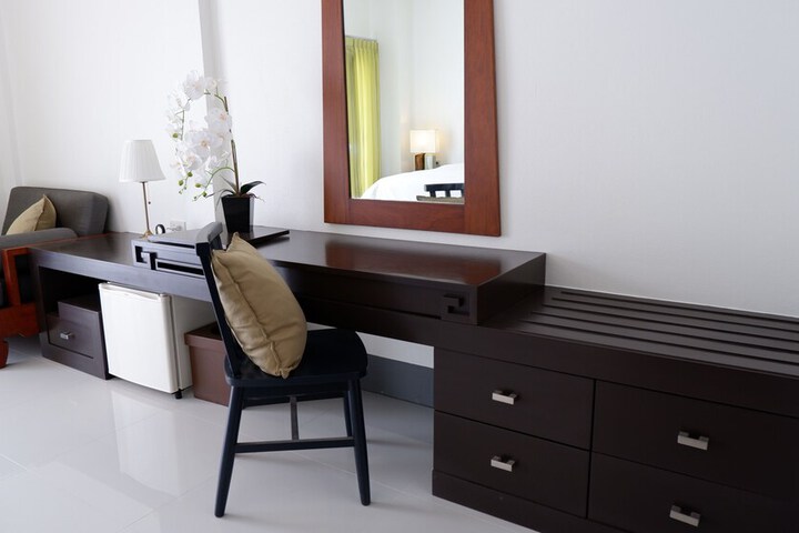 Room 4 of 30
