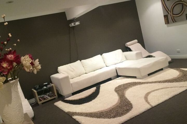 Room 12 of 27