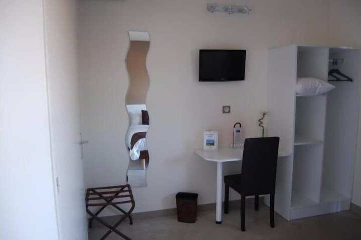 Room 33 of 61