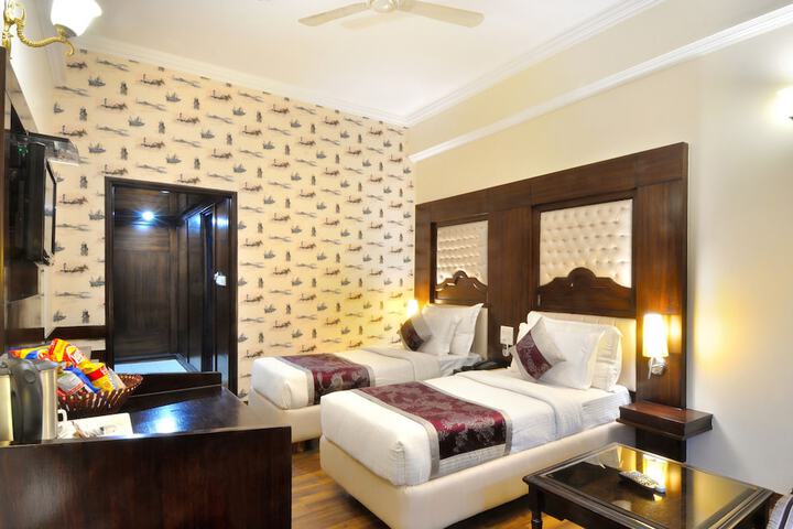 Room 14 of 36