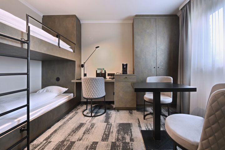 Room 28 of 70