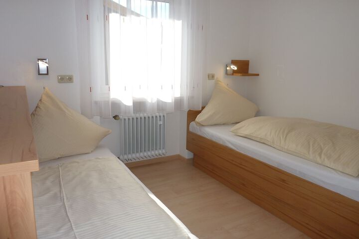 Room 5 of 68