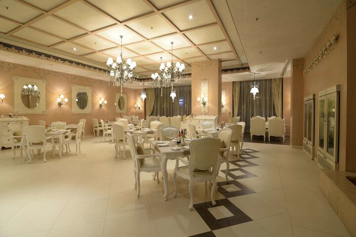 Dining 74 of 133