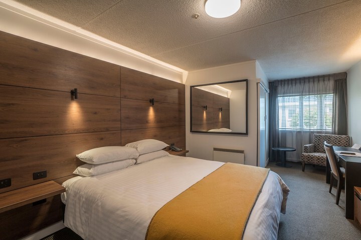 Room 12 of 35