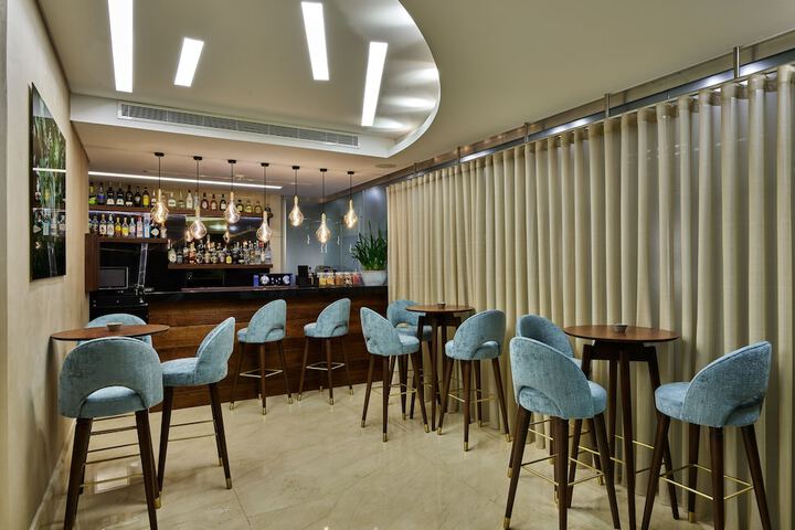 Lounge 51 of 56