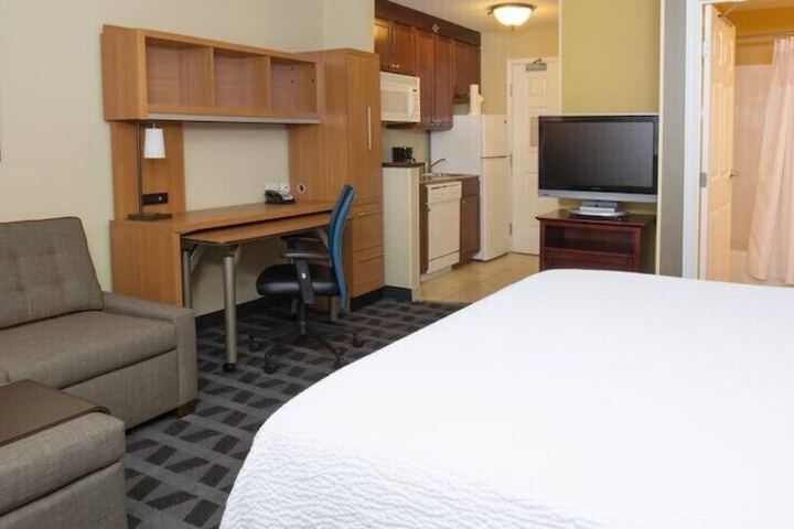 Room 11 of 27