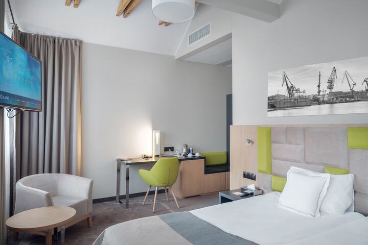 Room 28 of 113