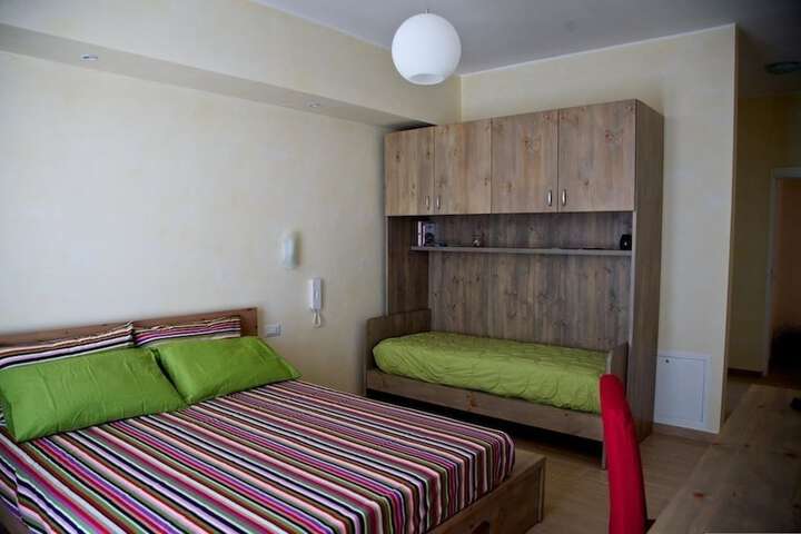 Room 3 of 43