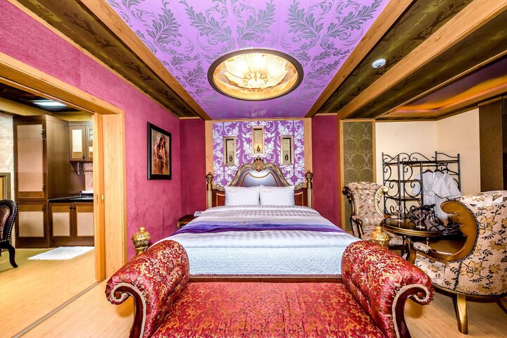 Room 9 of 67