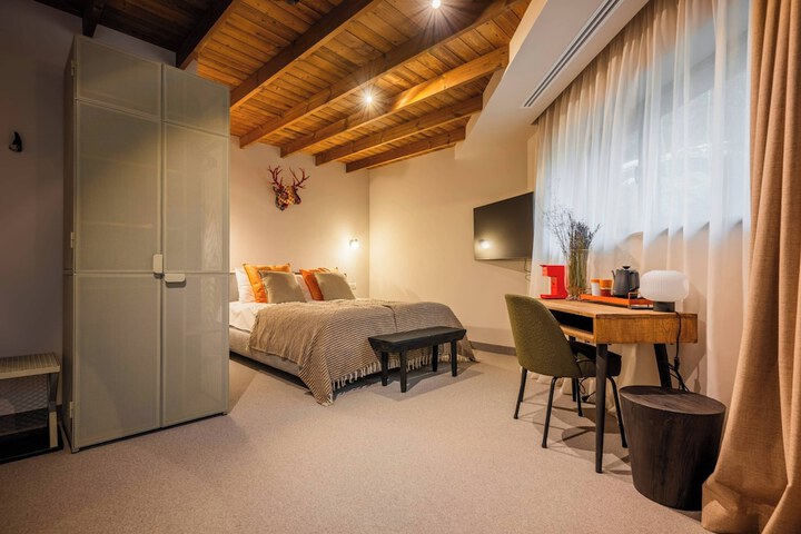 Room 5 of 50