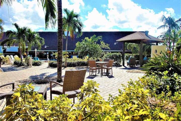 Hotel Exterior 57 of 64