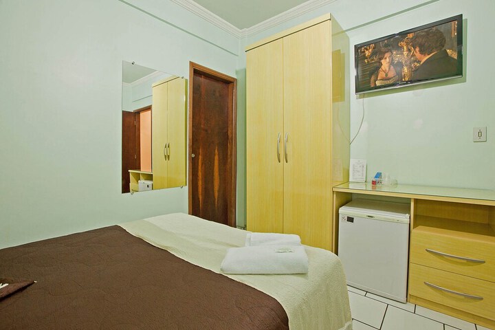 Room 8 of 12