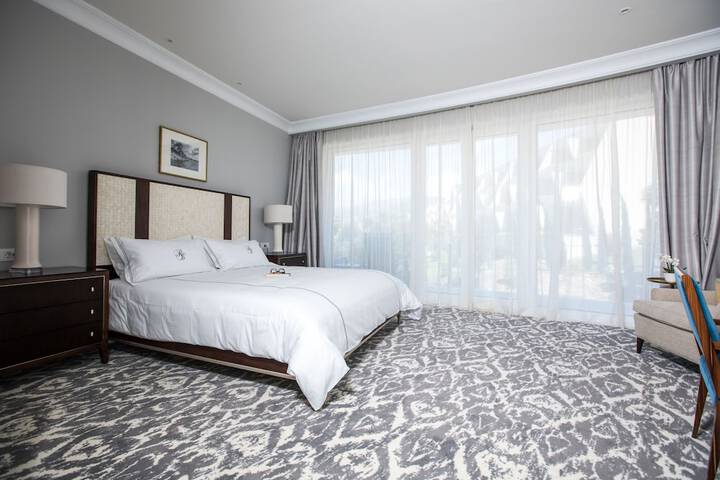 Room 8 of 71