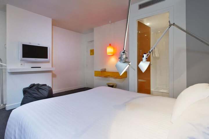 Room 13 of 34