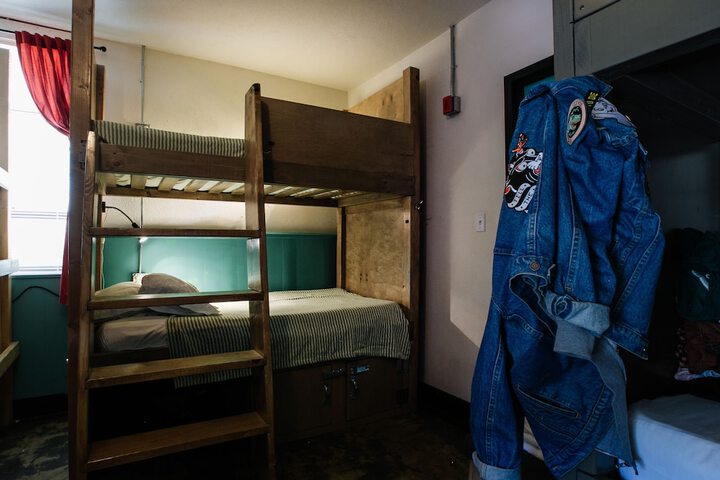 Room 13 of 65