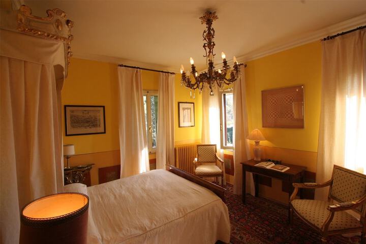Room 4 of 41