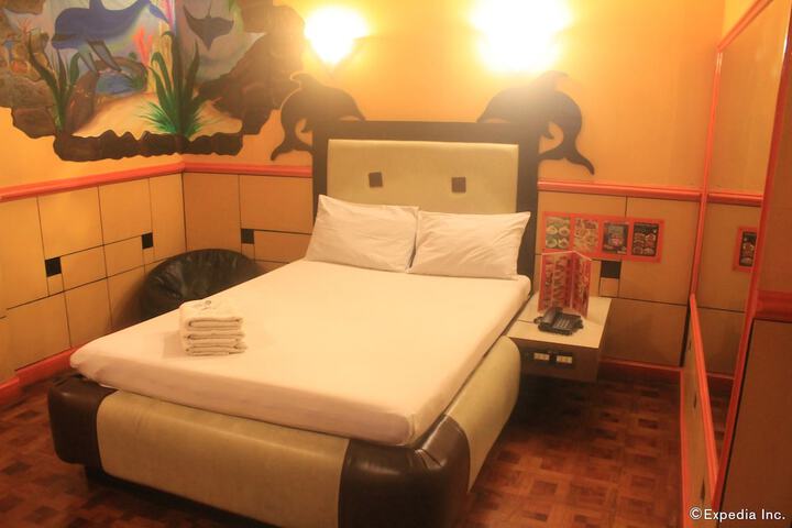 Room 7 of 28
