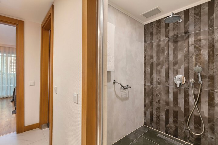 Room 27 of 280
