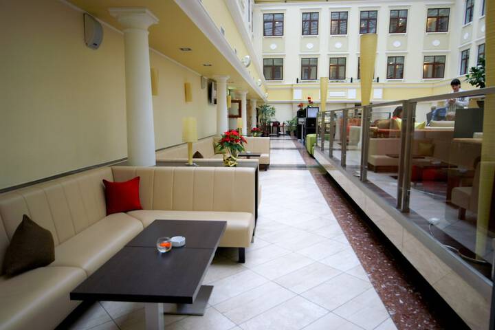 Entrance & Lobby