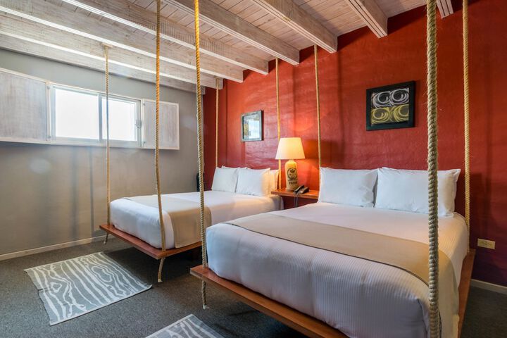 Room 11 of 28